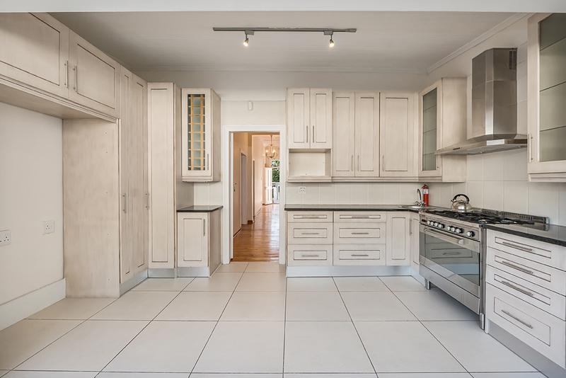To Let 3 Bedroom Property for Rent in Fresnaye Western Cape